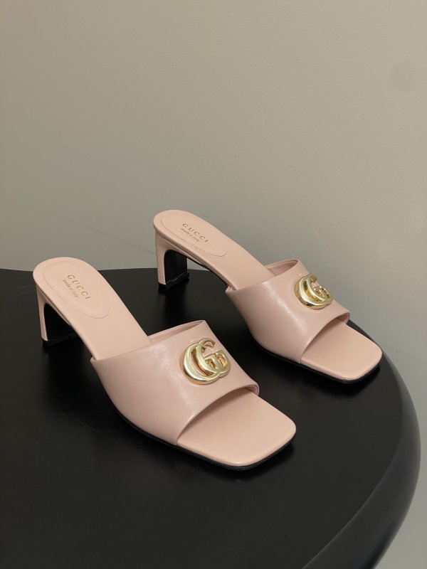 Босоножки с пряжкой Gucci