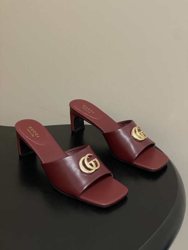 Босоножки с пряжкой Gucci