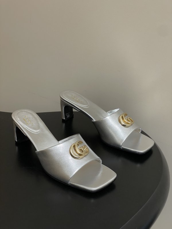 Босоножки с пряжкой Gucci