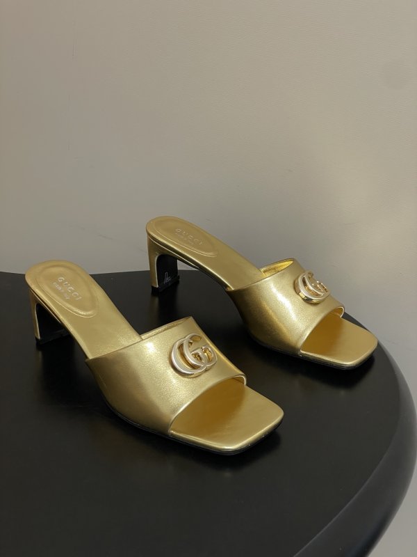 Босоножки с пряжкой Gucci