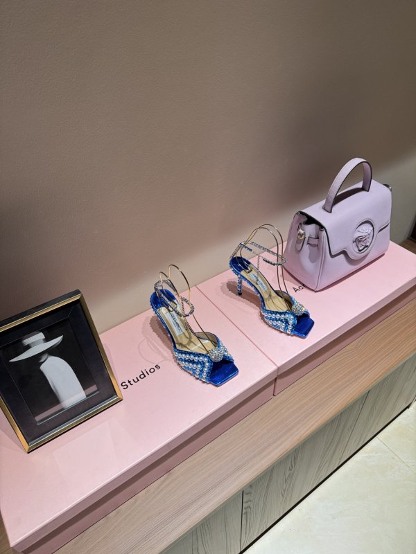 Босоножки с жемчугом и стразами