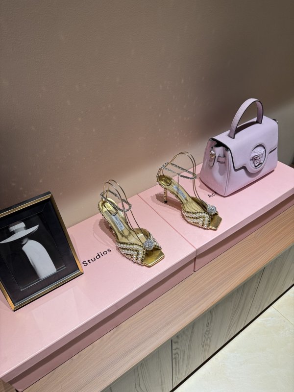 Босоножки с жемчугом и стразами