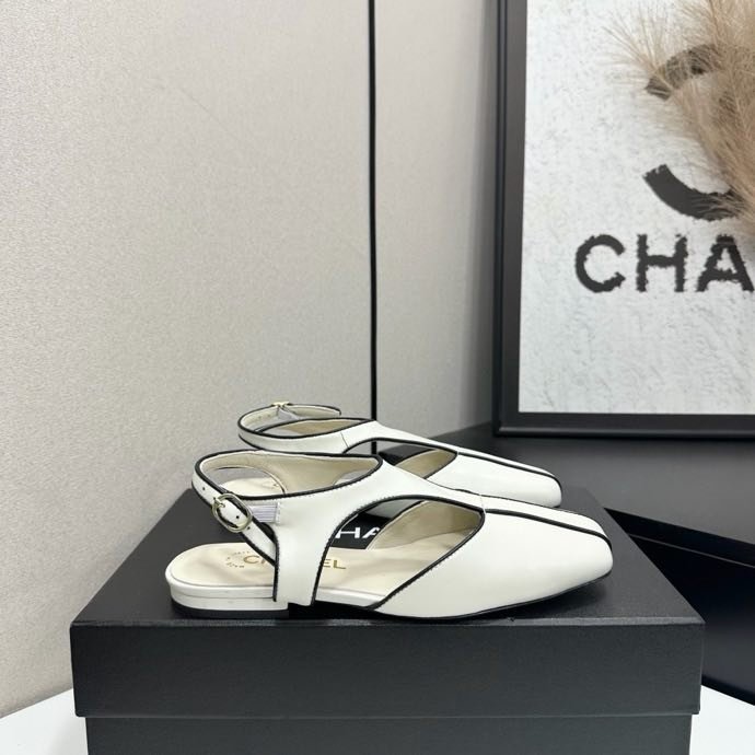 Sandals слингбэк of skin from embossed under crocodile on flat soled, white
