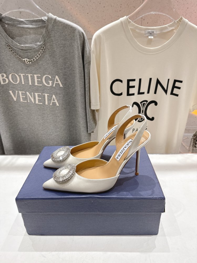 Босоніжки жіночі на шпильці з закритим носком і декором з кристалів