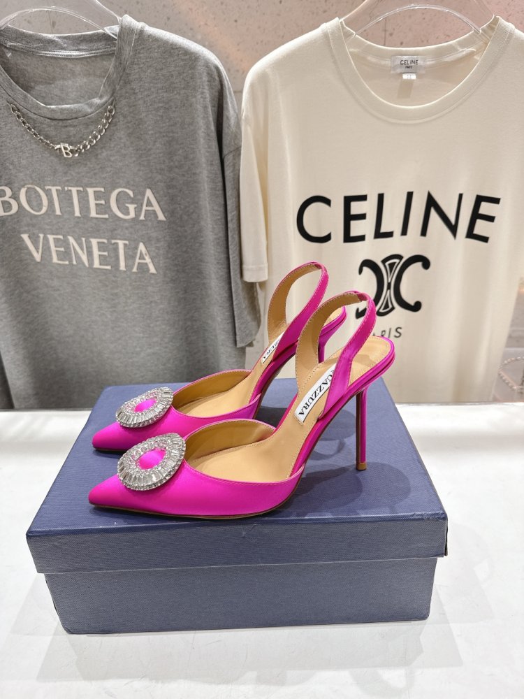 Босоніжки жіночі на шпильці з закритим носком і декором з кристалів