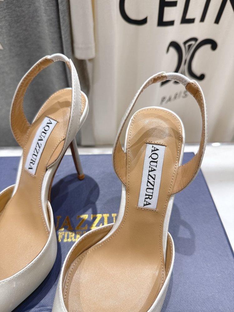 Босоніжки жіночі на шпильці з закритим носком і декором з кристалів фото 6