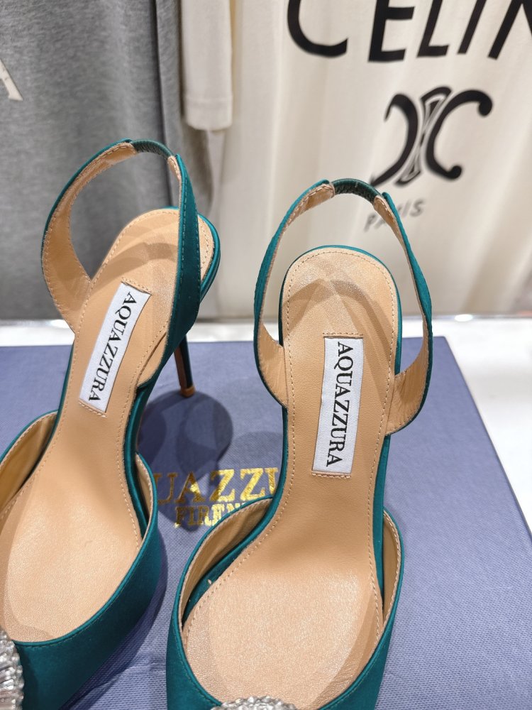 Босоніжки жіночі на шпильці з закритим носком і декором з кристалів фото 6