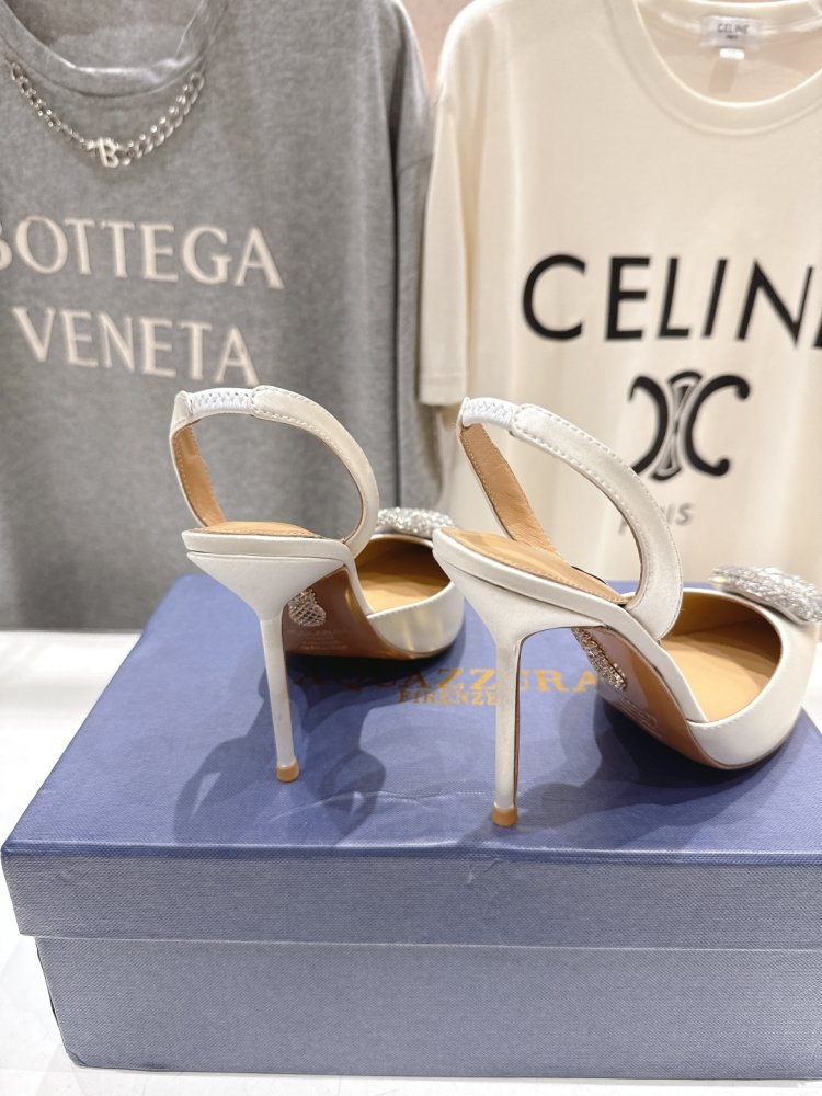 Босоніжки жіночі на шпильці з закритим носком і декором з кристалів фото 8