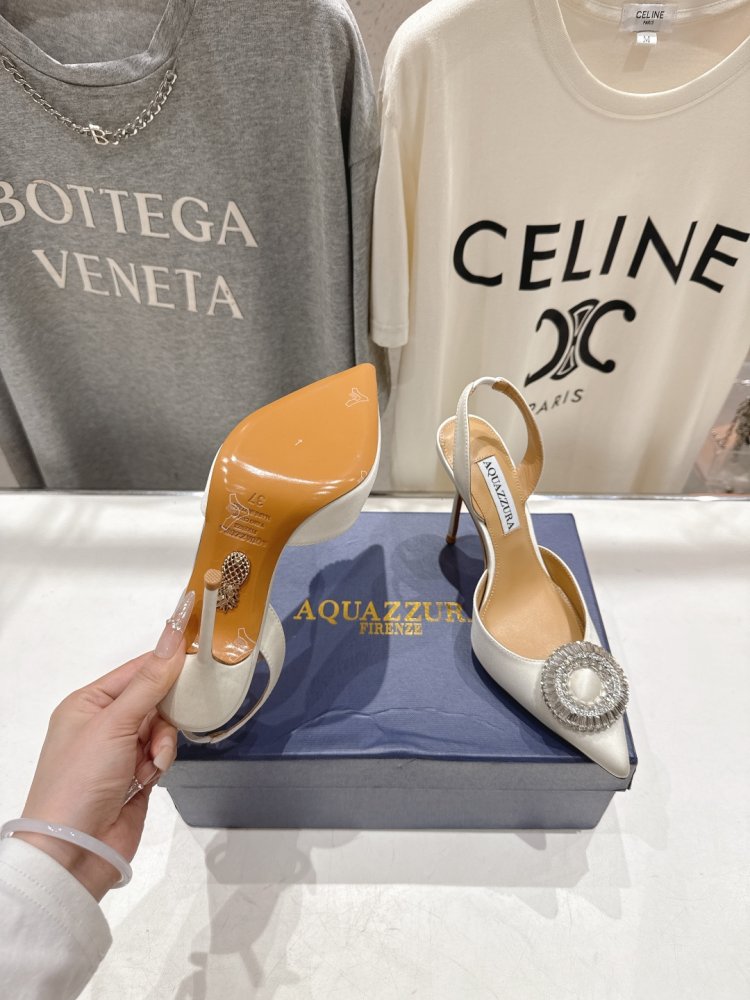 Босоніжки жіночі на шпильці з закритим носком і декором з кристалів фото 9