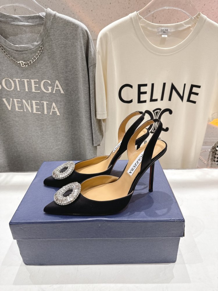 Босоніжки жіночі замшеві на шпильці з закритим носком і декором з кристалів