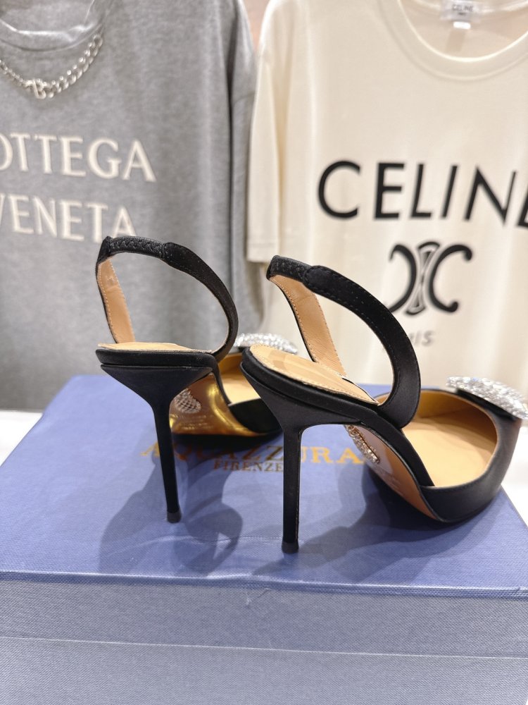 Босоніжки жіночі замшеві на шпильці з закритим носком і декором з кристалів фото 8