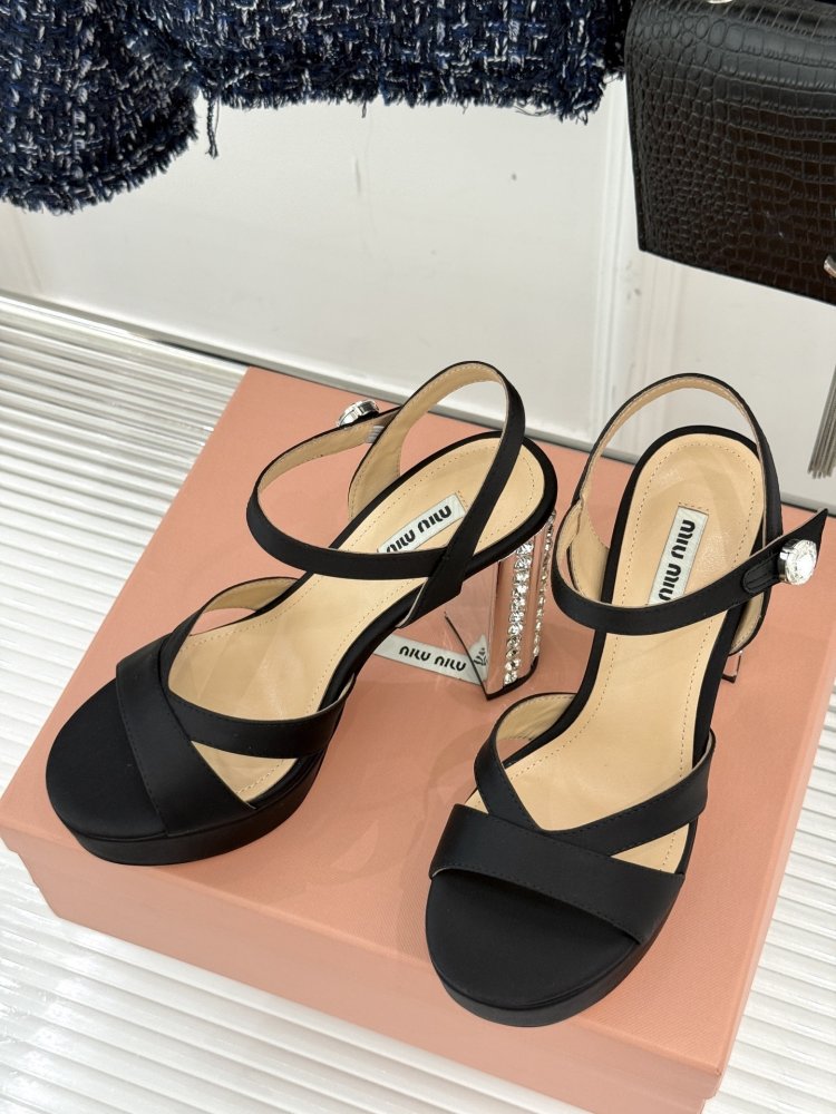 Босоножки фото 2