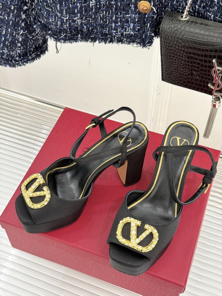 Босоножки фото 2