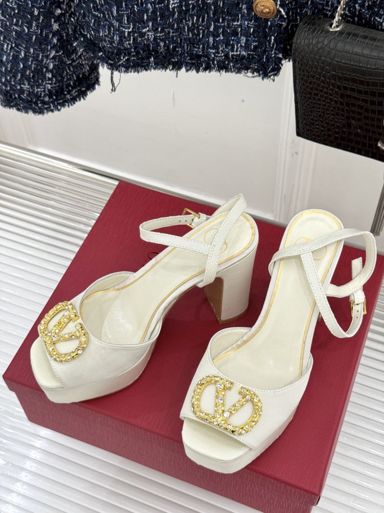 Босоножки фото 2