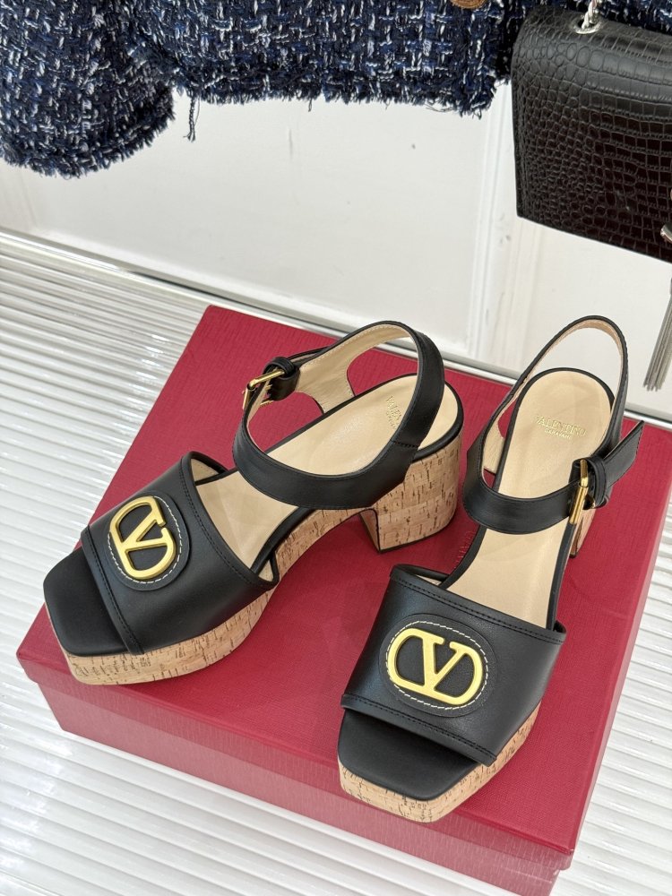 Босоножки фото 2