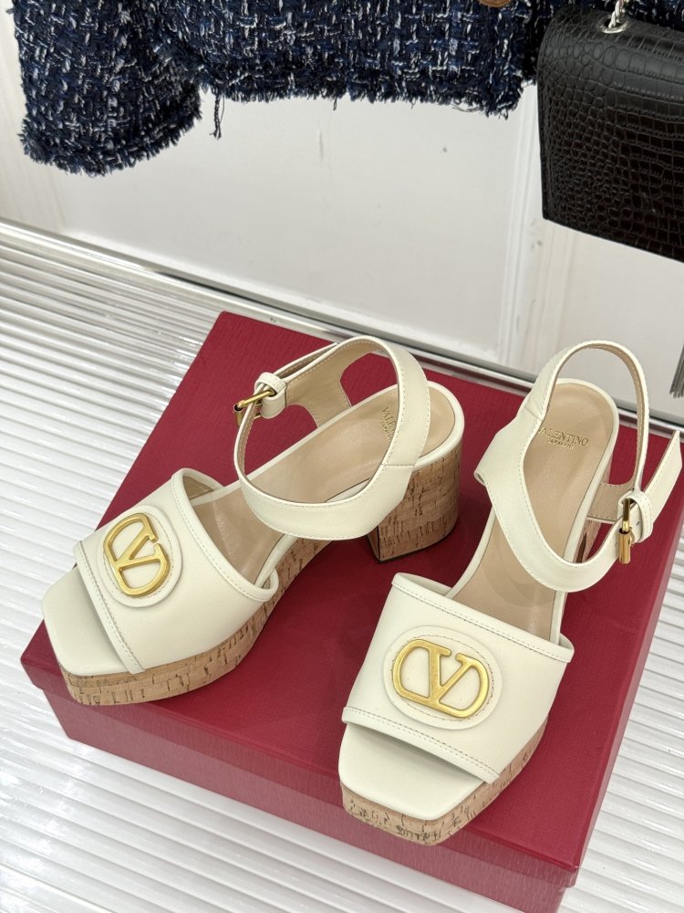 Босоножки фото 2