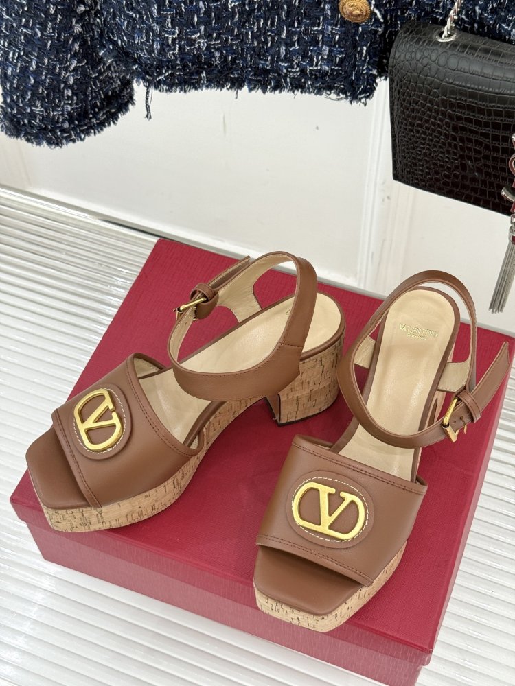 Босоножки фото 2