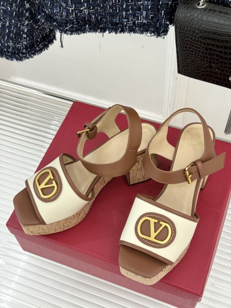 Босоножки фото 2