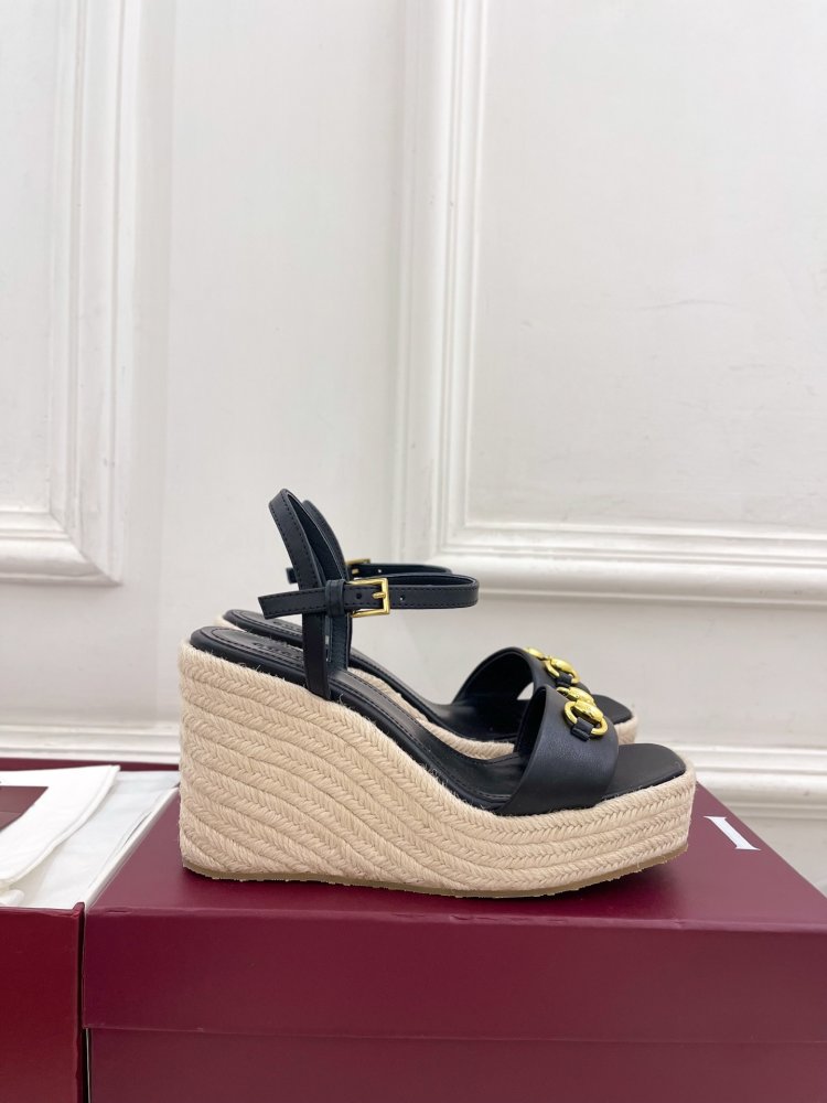 Босоножки фото 2