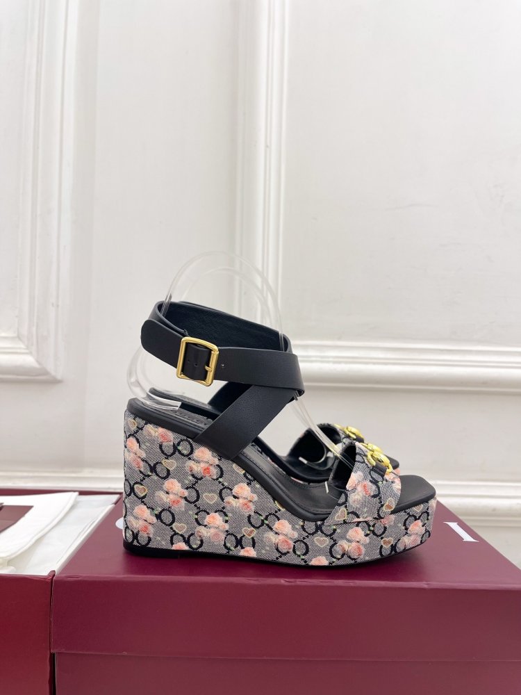 Босоножки фото 2