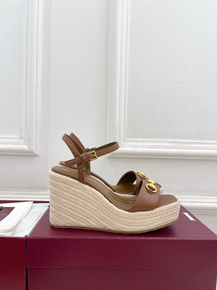 Босоножки фото 2