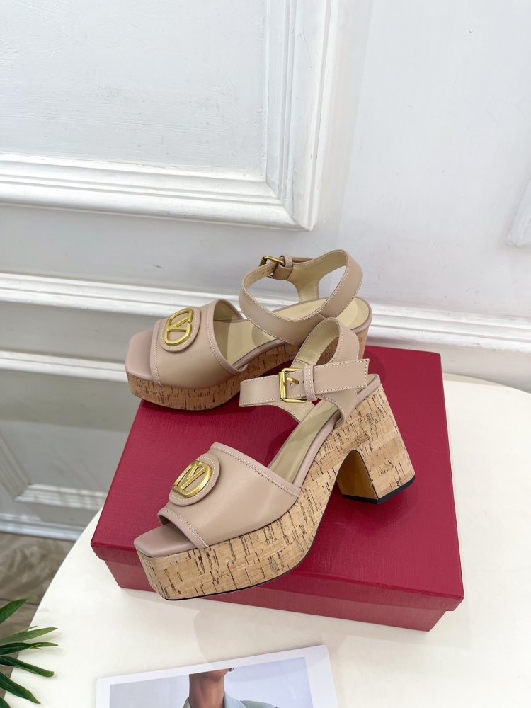 Босоножки фото 2