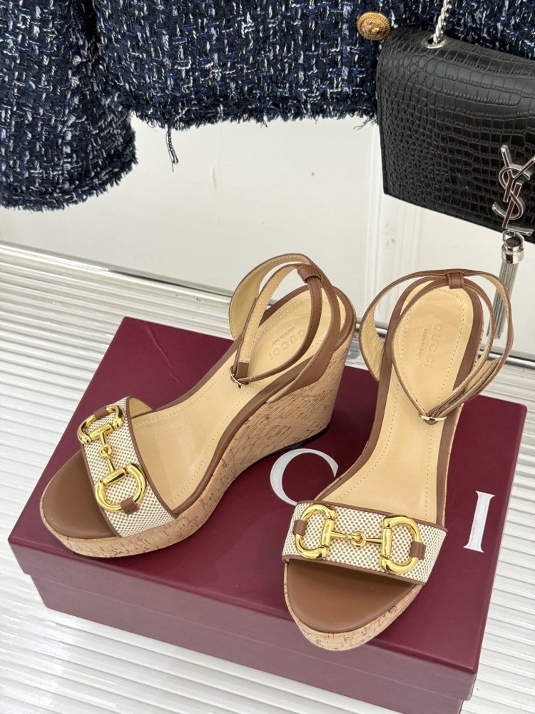 Босоножки фото 2