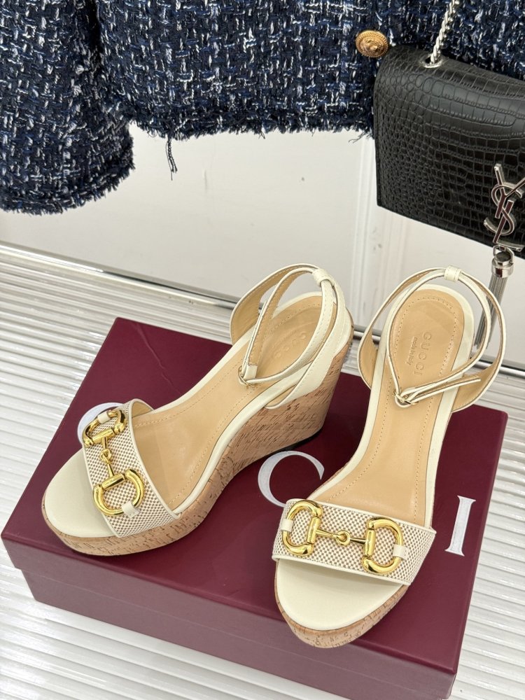 Босоножки фото 2