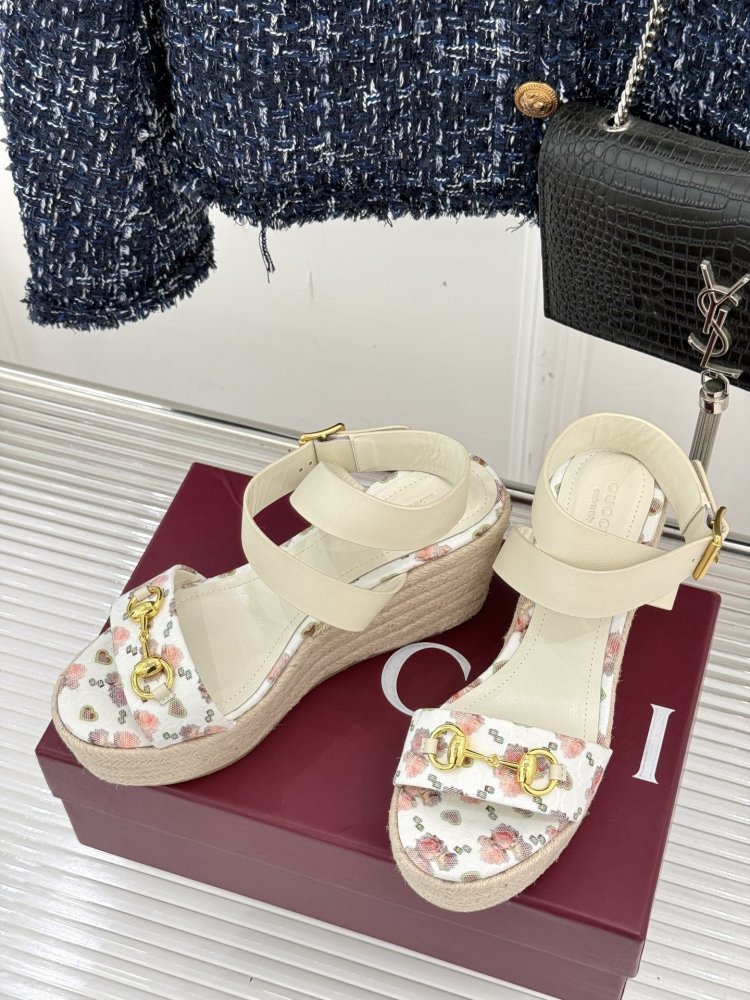 Босоножки фото 2