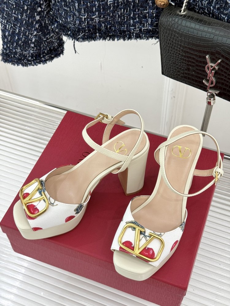 Босоножки фото 2