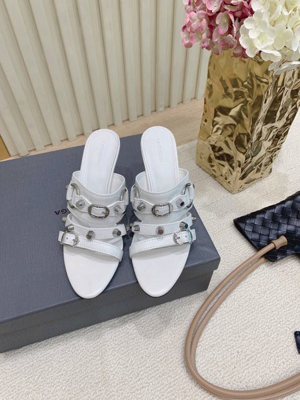 Босоножки фото 2