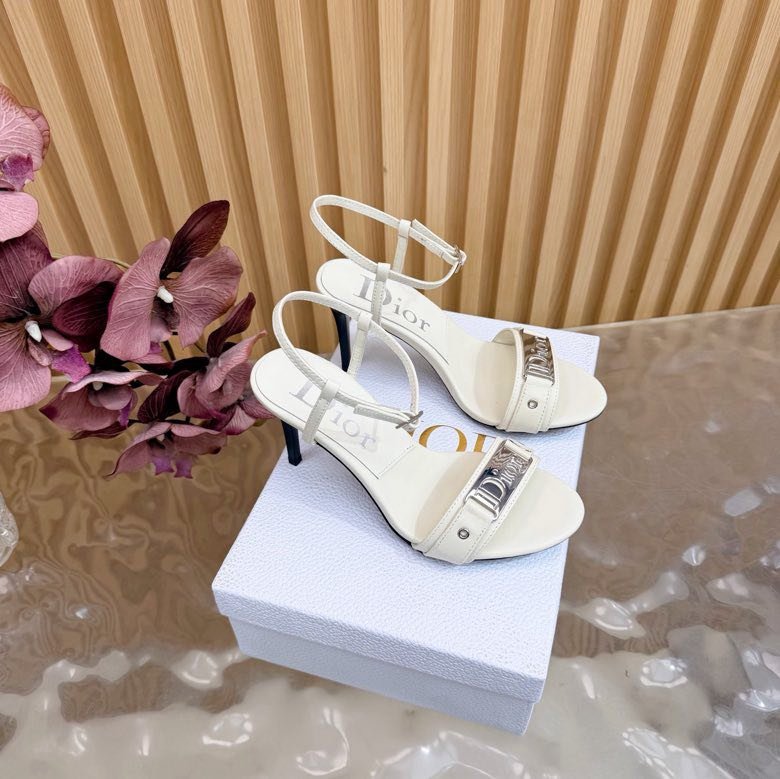 Босоножки фото 2