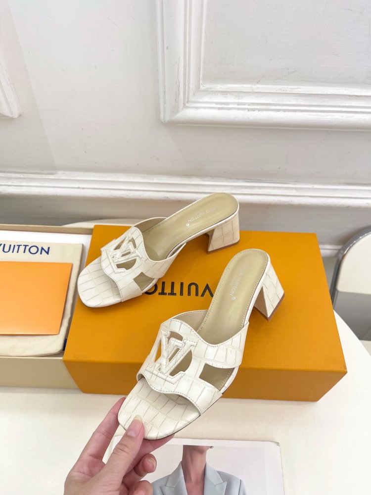 Босоножки фото 3