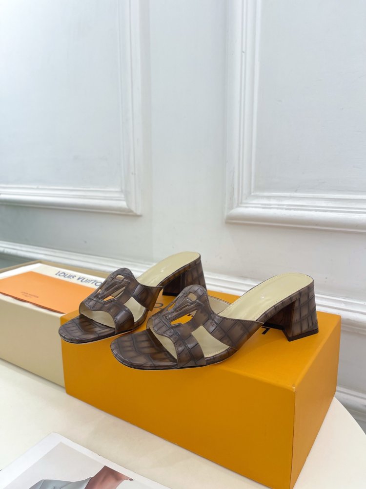 Босоножки фото 3