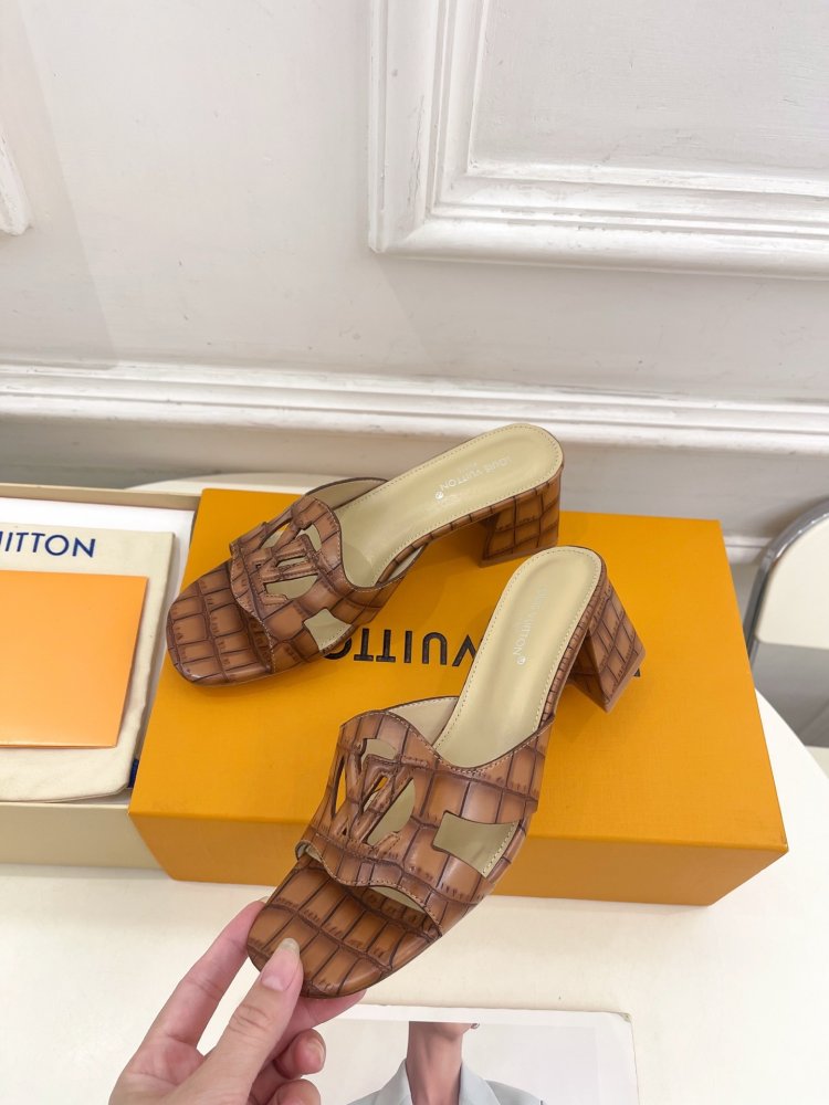 Босоножки фото 3