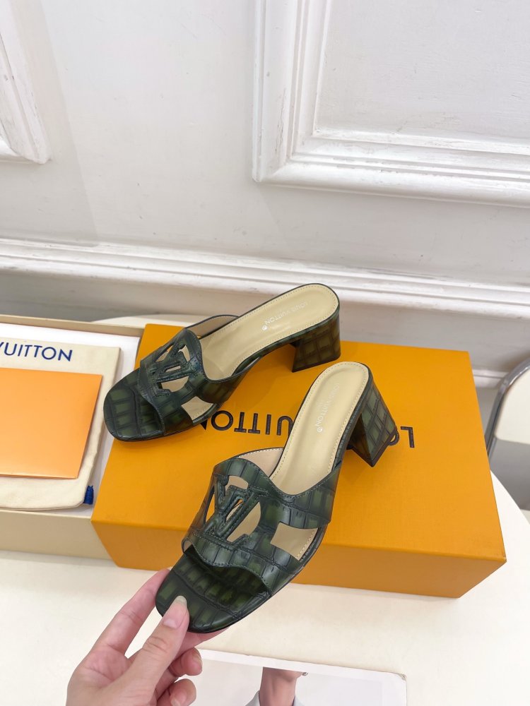 Босоножки фото 3