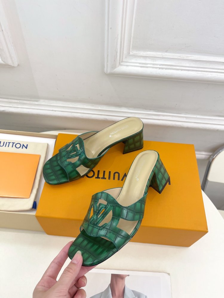 Босоножки фото 3