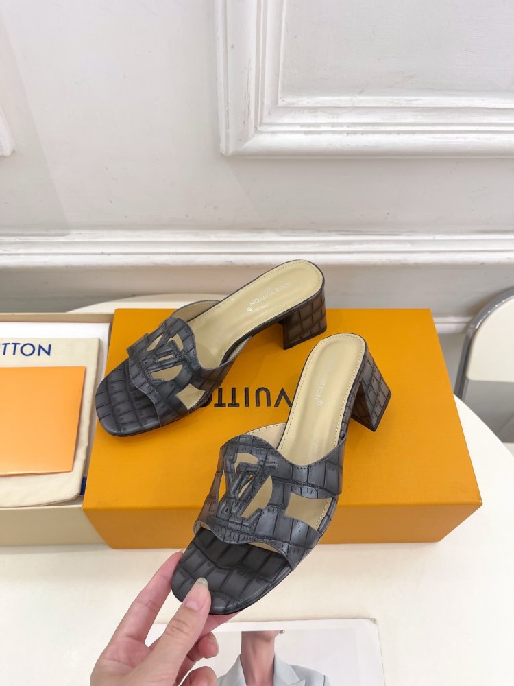 Босоножки фото 3