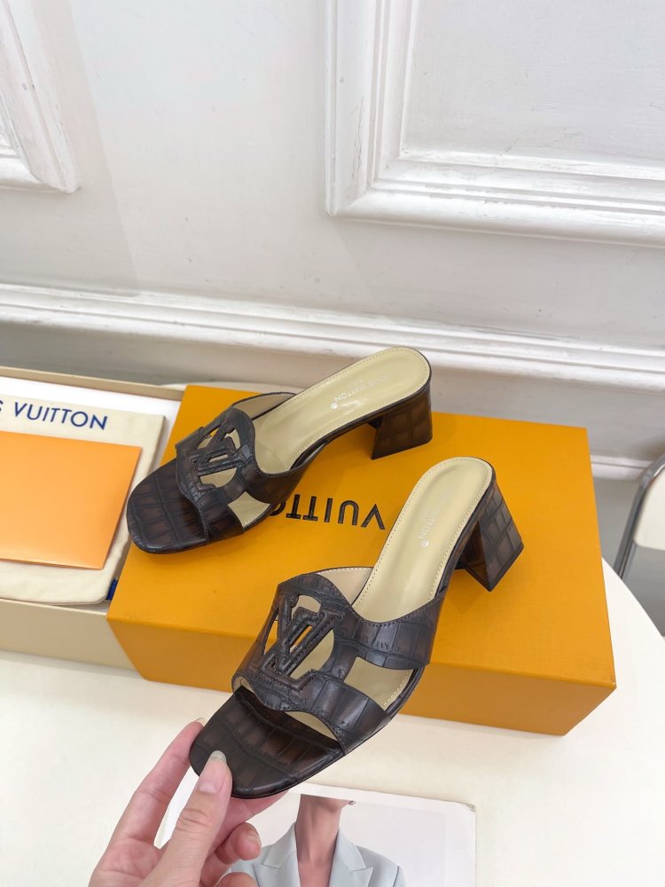 Босоножки фото 3