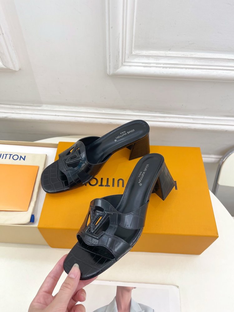 Босоножки фото 3