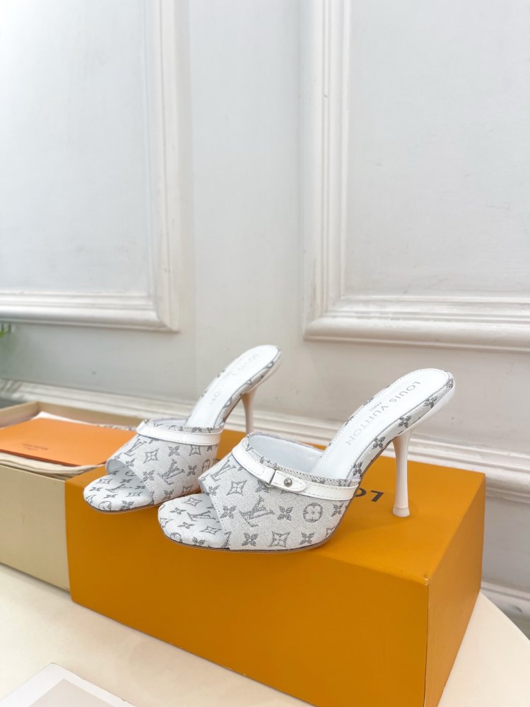 Босоножки фото 3