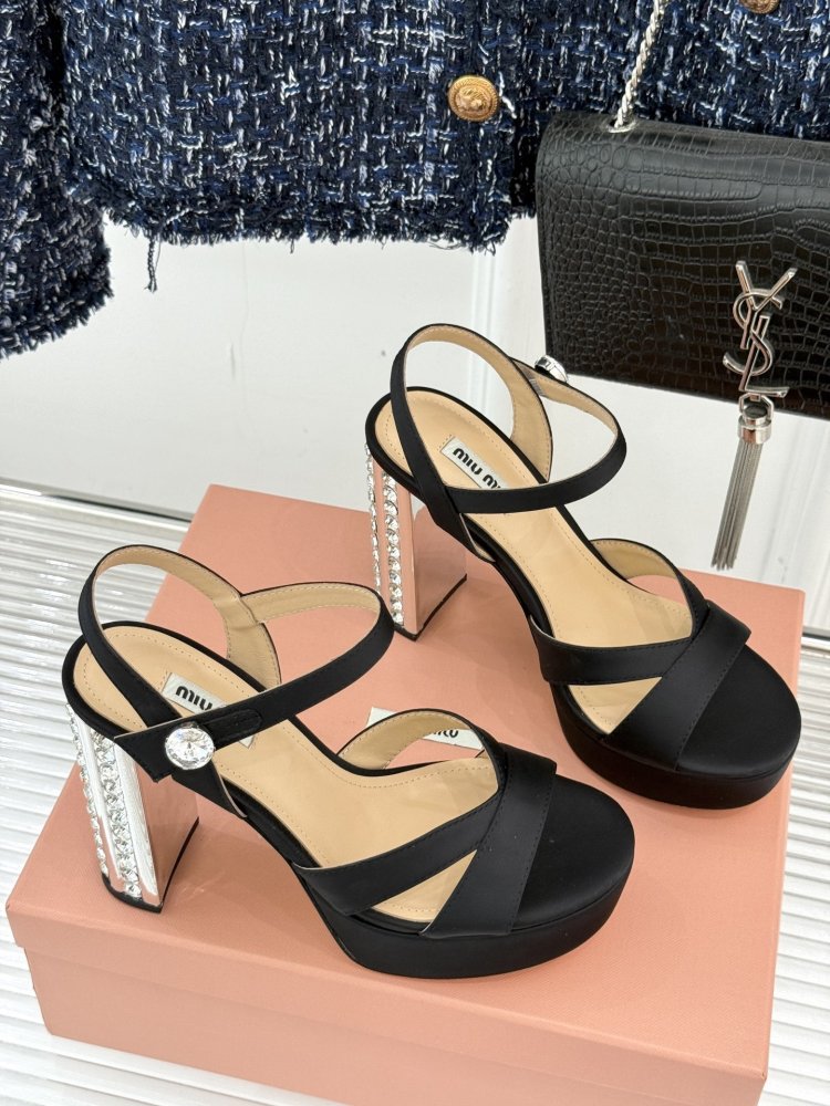 Босоножки фото 3