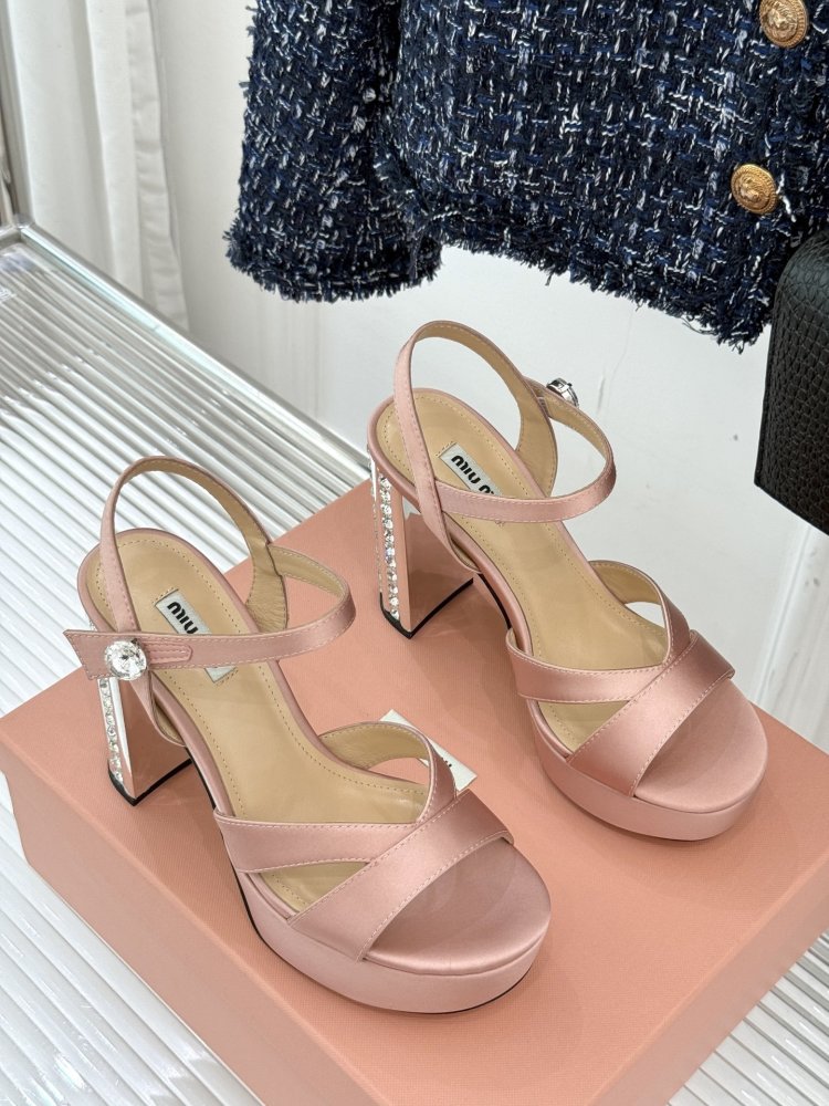 Босоножки фото 3