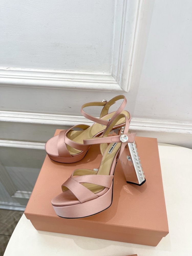 Босоножки фото 3