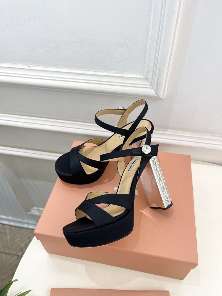 Босоножки фото 3