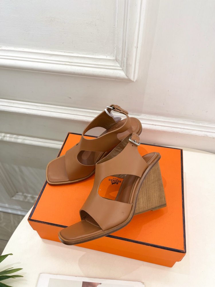 Босоножки фото 3