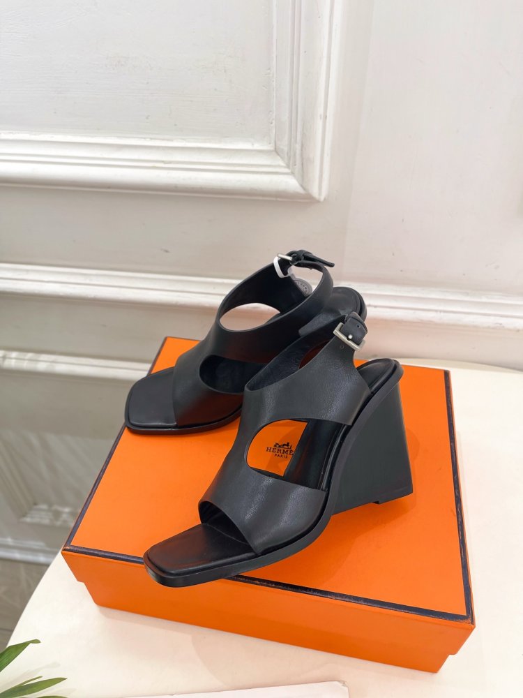 Босоножки фото 3