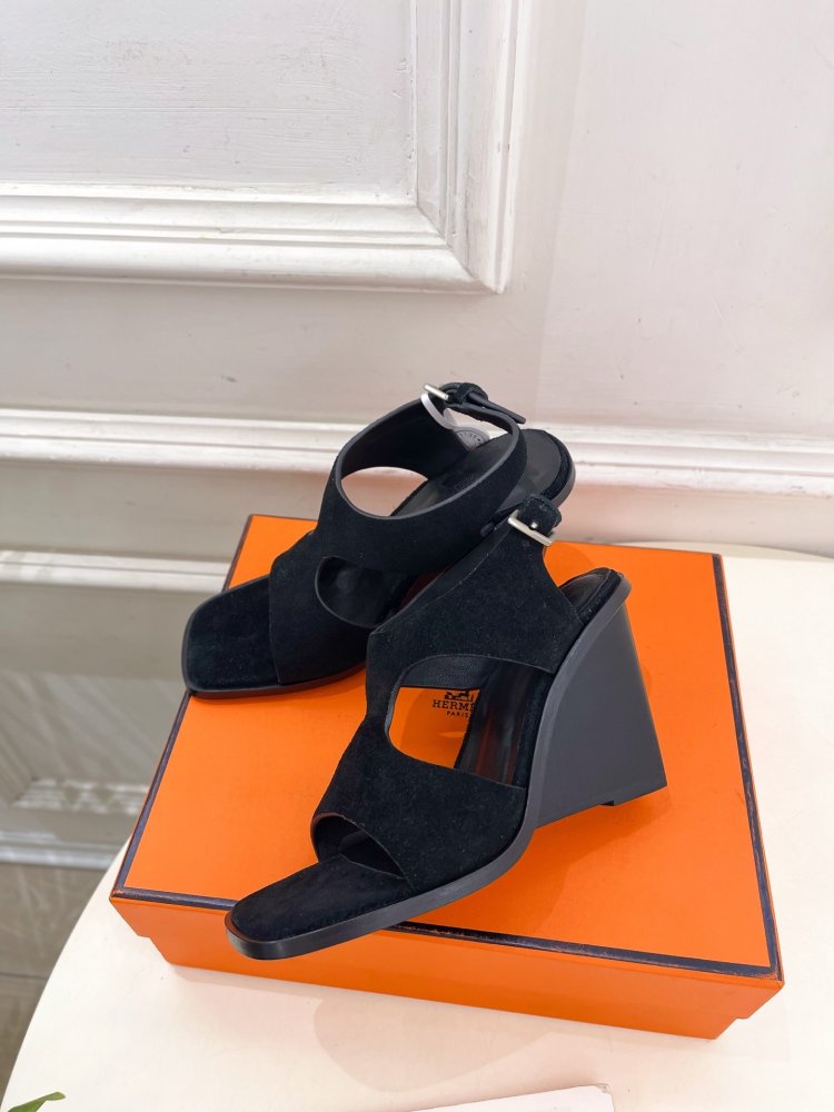 Босоножки фото 3