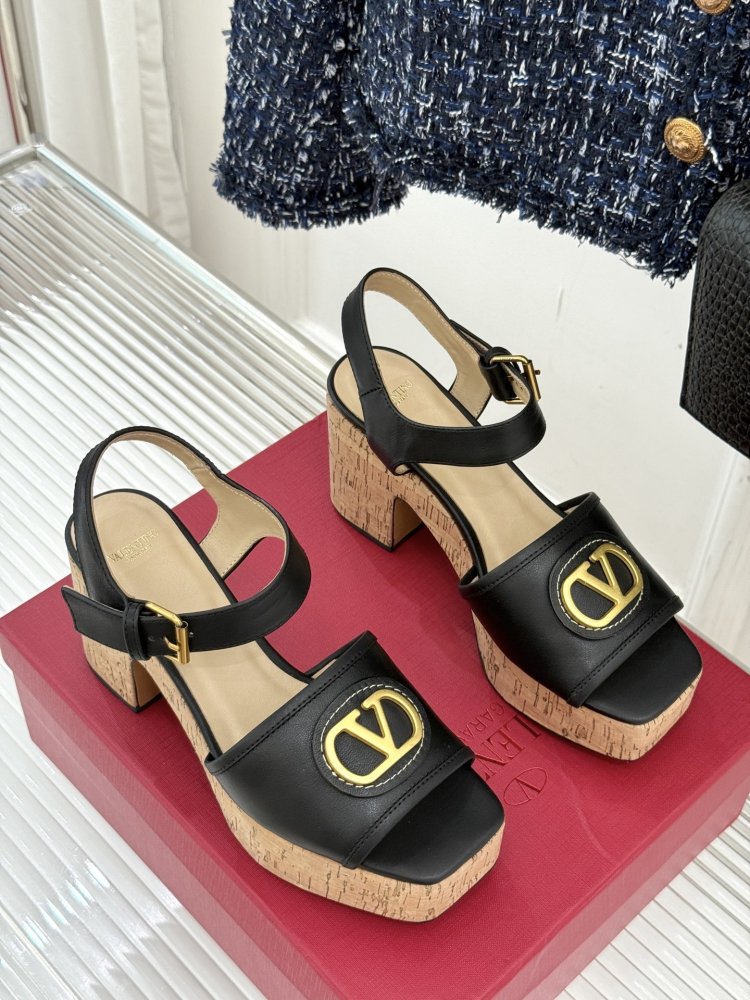 Босоножки фото 3