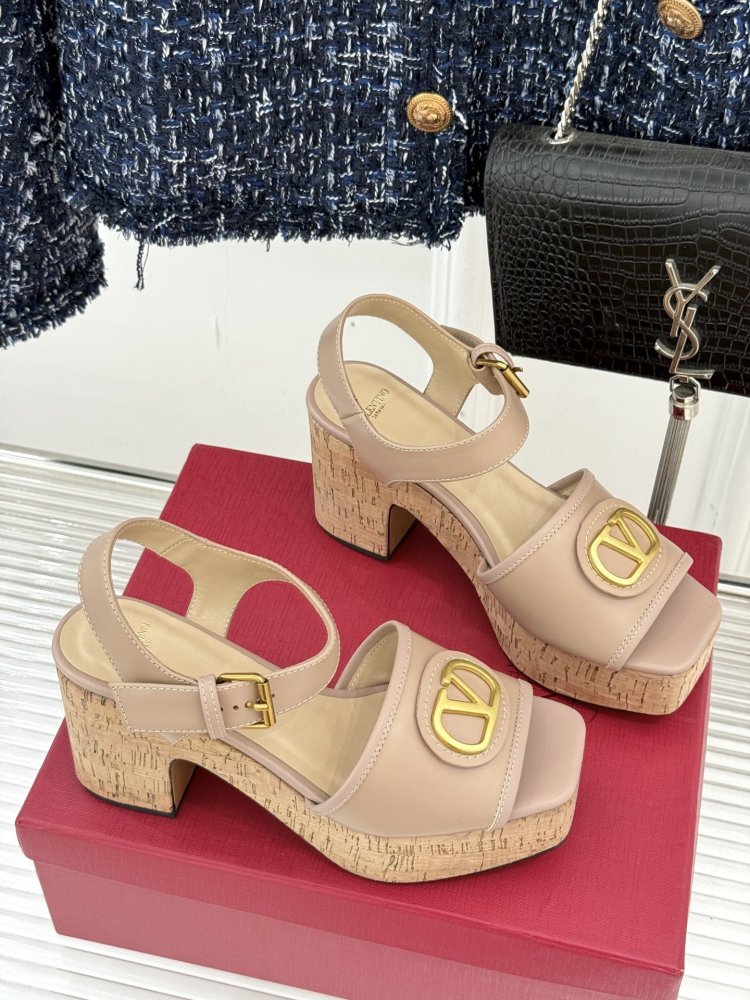 Босоножки фото 3